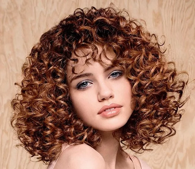 tornano di moda i capelli ricci
